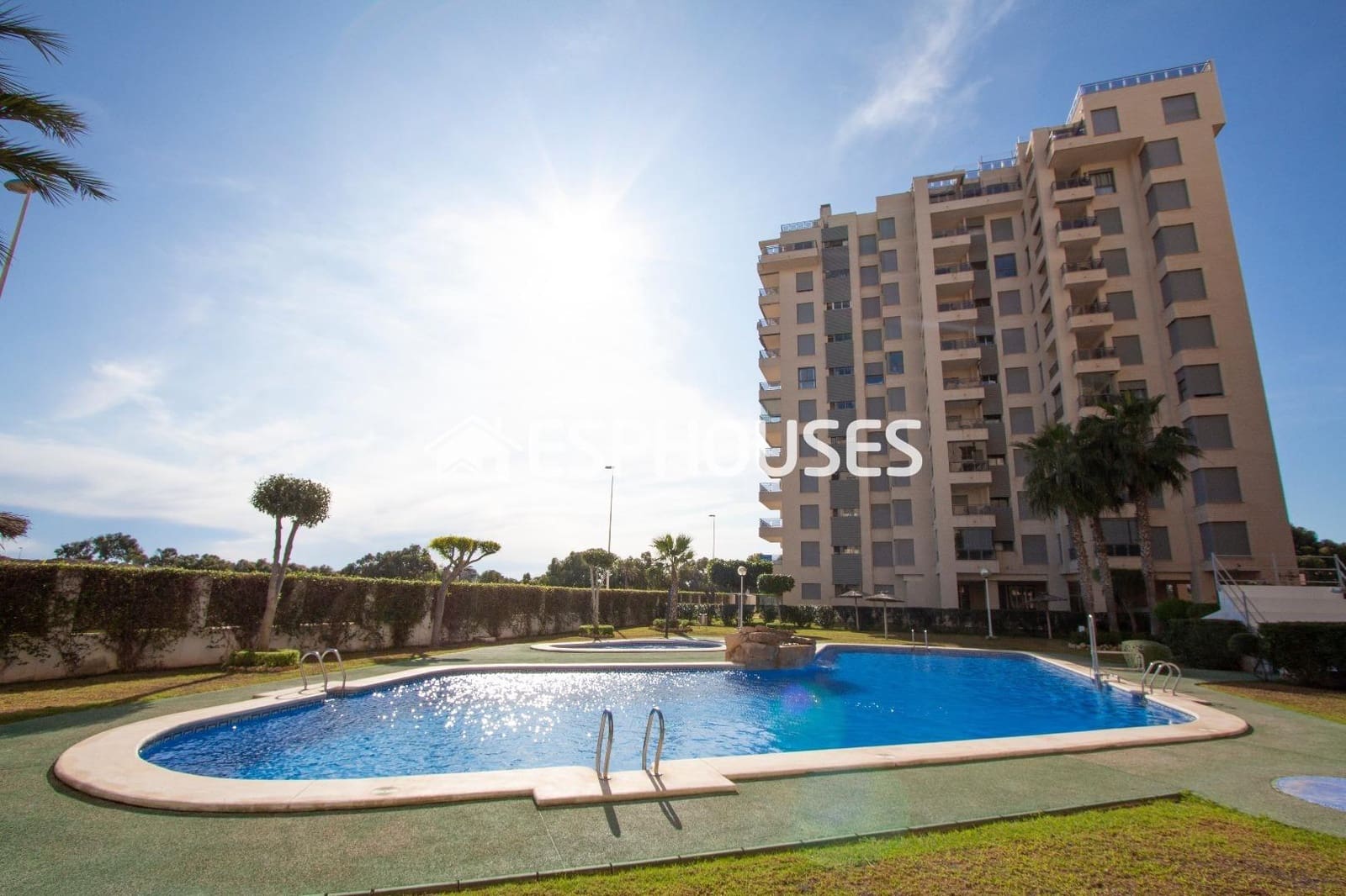 Apartamento de 2 habitaciones en Guardamar del Segura en venta con piscina garaje - 237.000 € (Ref: 9444257)