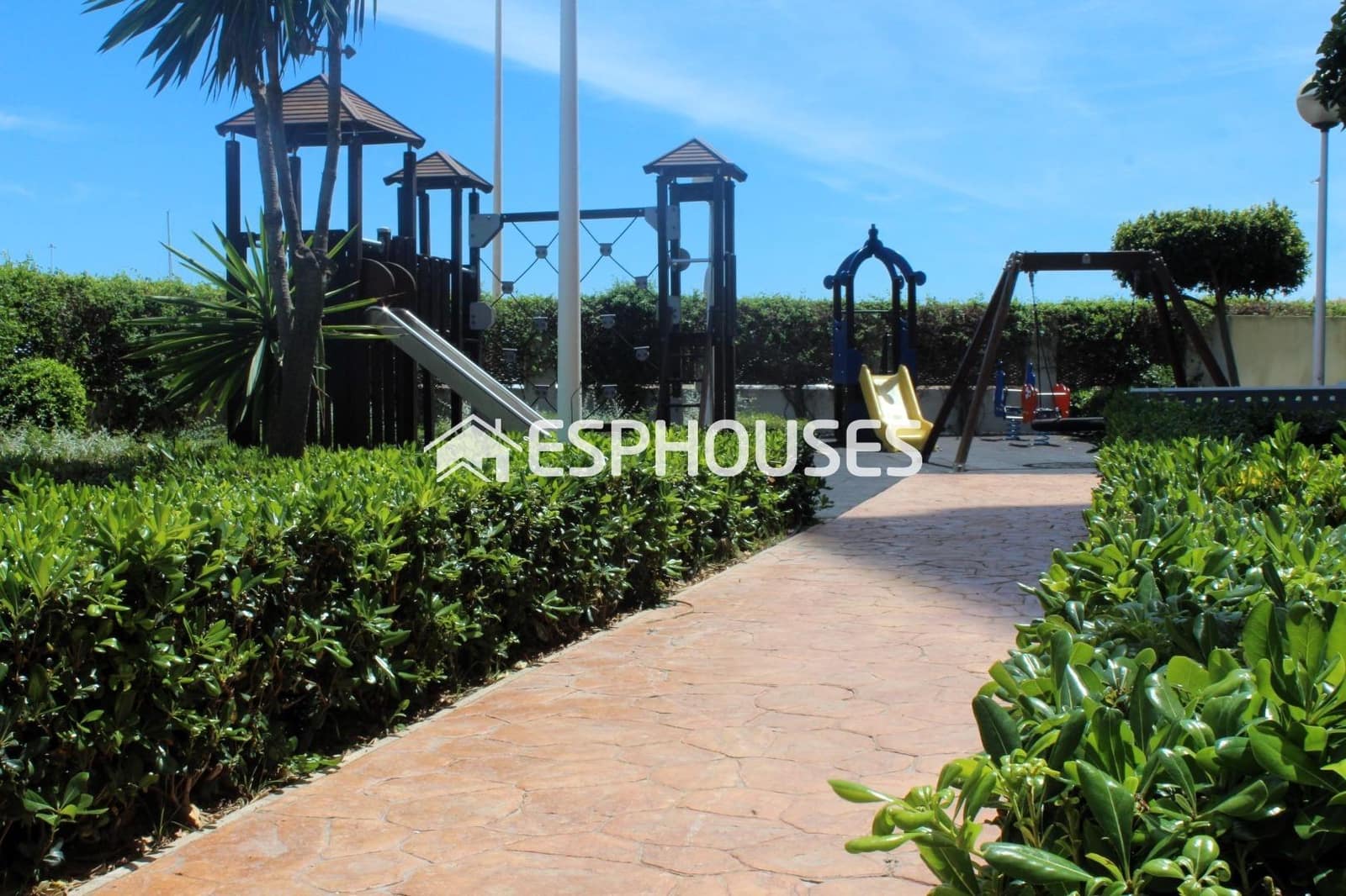 Apartamento de 2 habitaciones en Guardamar del Segura en venta con piscina garaje - 237.000 € (Ref: 9444257)