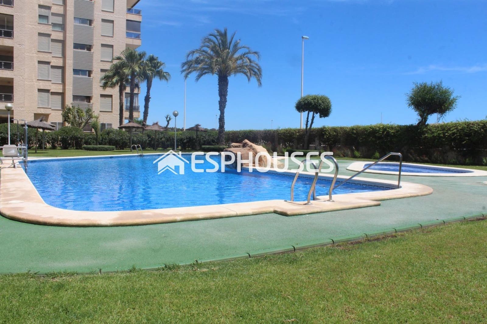 Apartamento de 2 habitaciones en Guardamar del Segura en venta con piscina garaje - 237.000 € (Ref: 9444257)