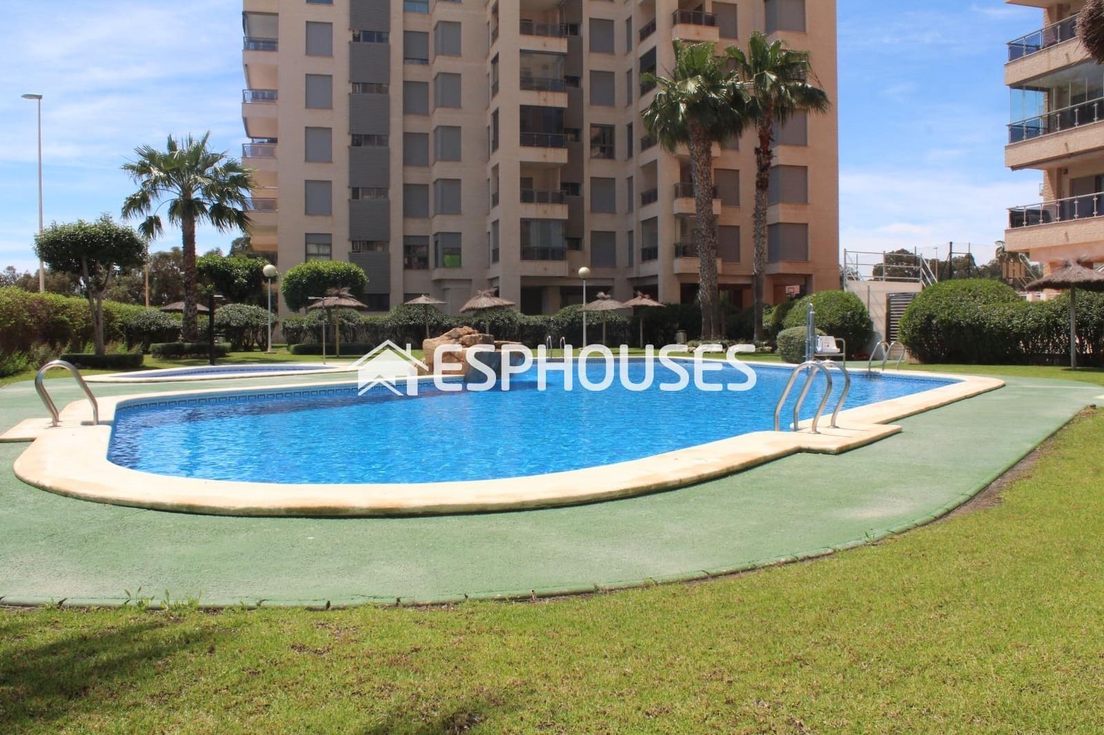 Apartamento de 2 habitaciones en Guardamar del Segura en venta con piscina garaje - 237.000 € (Ref: 9444257)