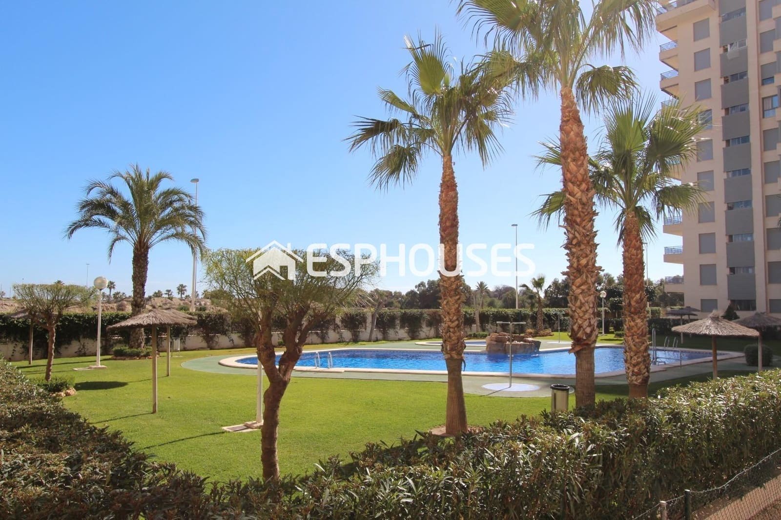 Apartamento de 2 habitaciones en Guardamar del Segura en venta con piscina garaje - 237.000 € (Ref: 9444257)