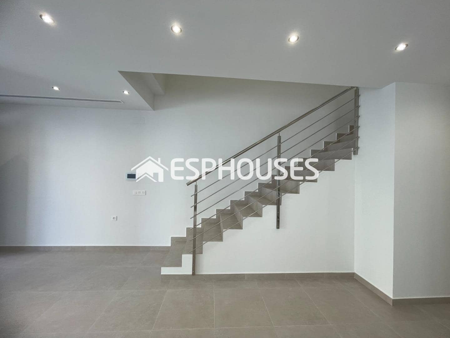 3 bedroom Villa for sale in Almoradi with pool garage - € 359,900 (Ref: 9444259)