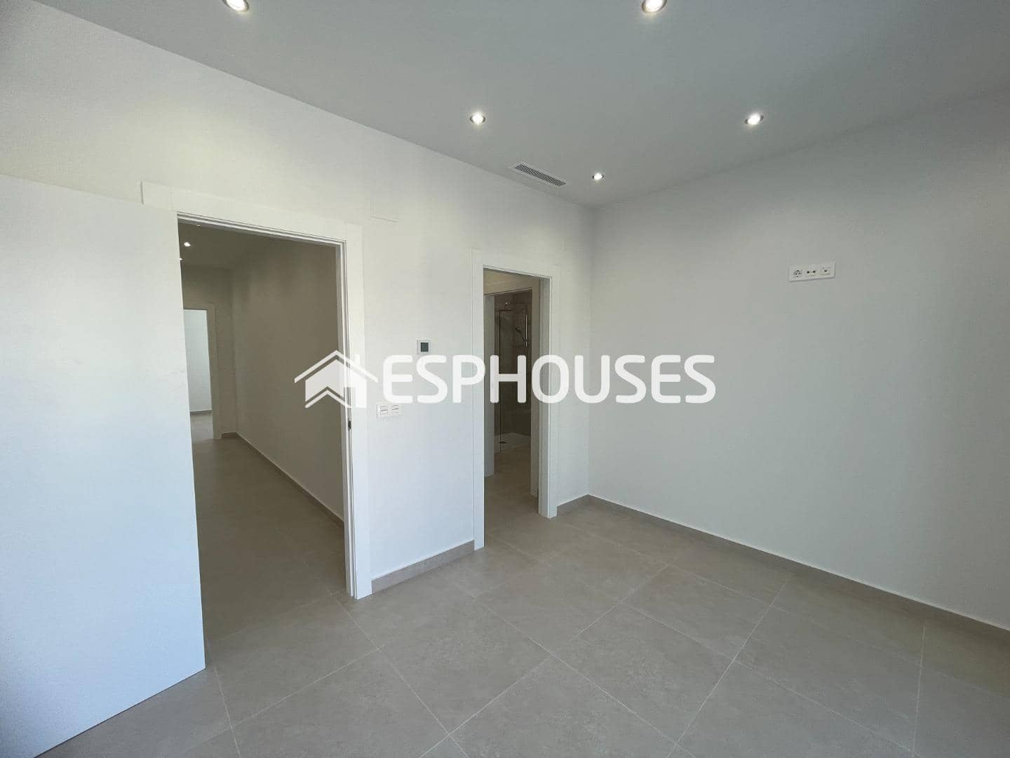 3 bedroom Villa for sale in Almoradi with pool garage - € 359,900 (Ref: 9444259)