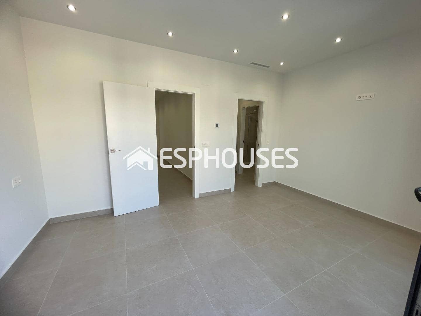 3 bedroom Villa for sale in Almoradi with pool garage - € 359,900 (Ref: 9444259)