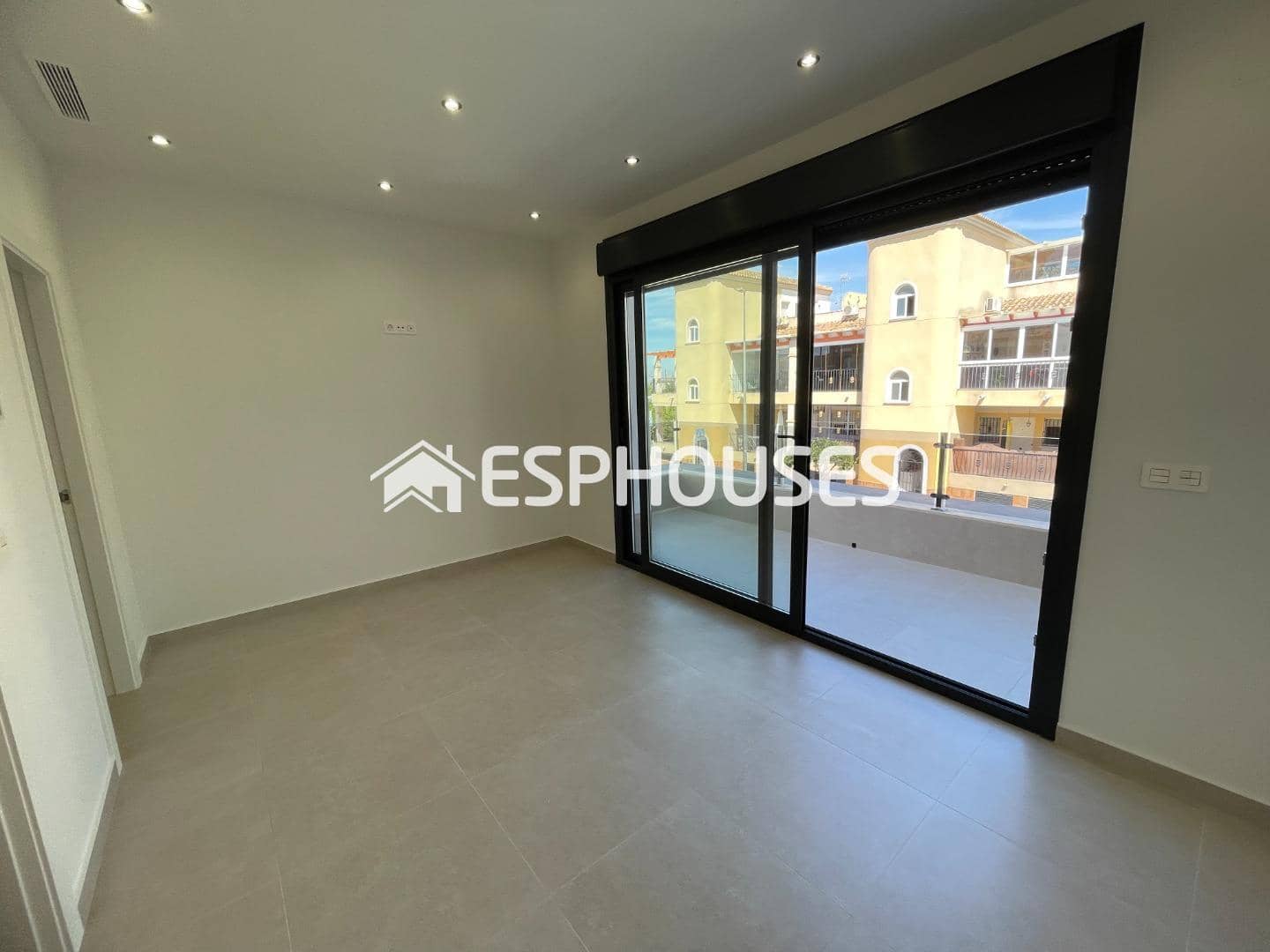 3 bedroom Villa for sale in Almoradi with pool garage - € 359,900 (Ref: 9444259)