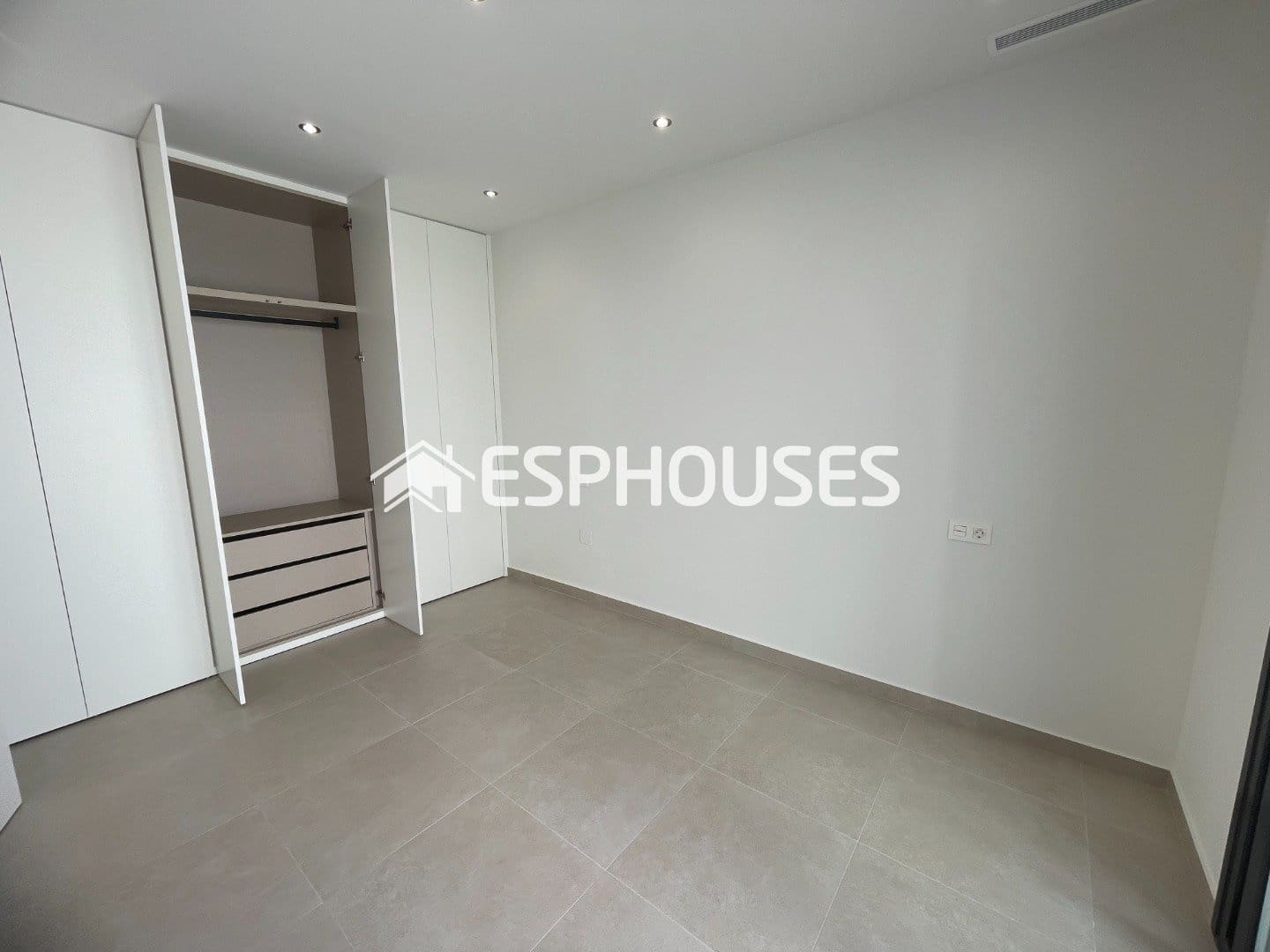 3 bedroom Villa for sale in Almoradi with pool - € 359,900 (Ref: 9444259)
