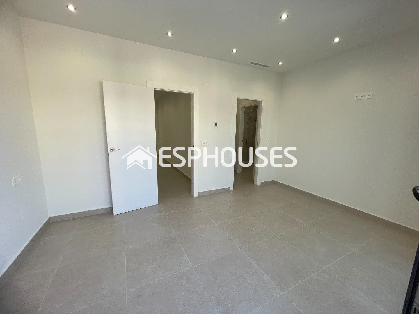 3 bedroom Villa for sale in Almoradi with pool - € 359,900 (Ref: 9444259)