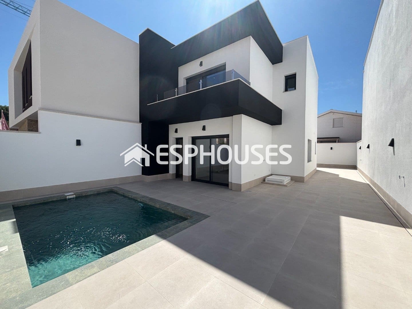 3 bedroom Villa for sale in Almoradi with pool - € 359,900 (Ref: 9444259)