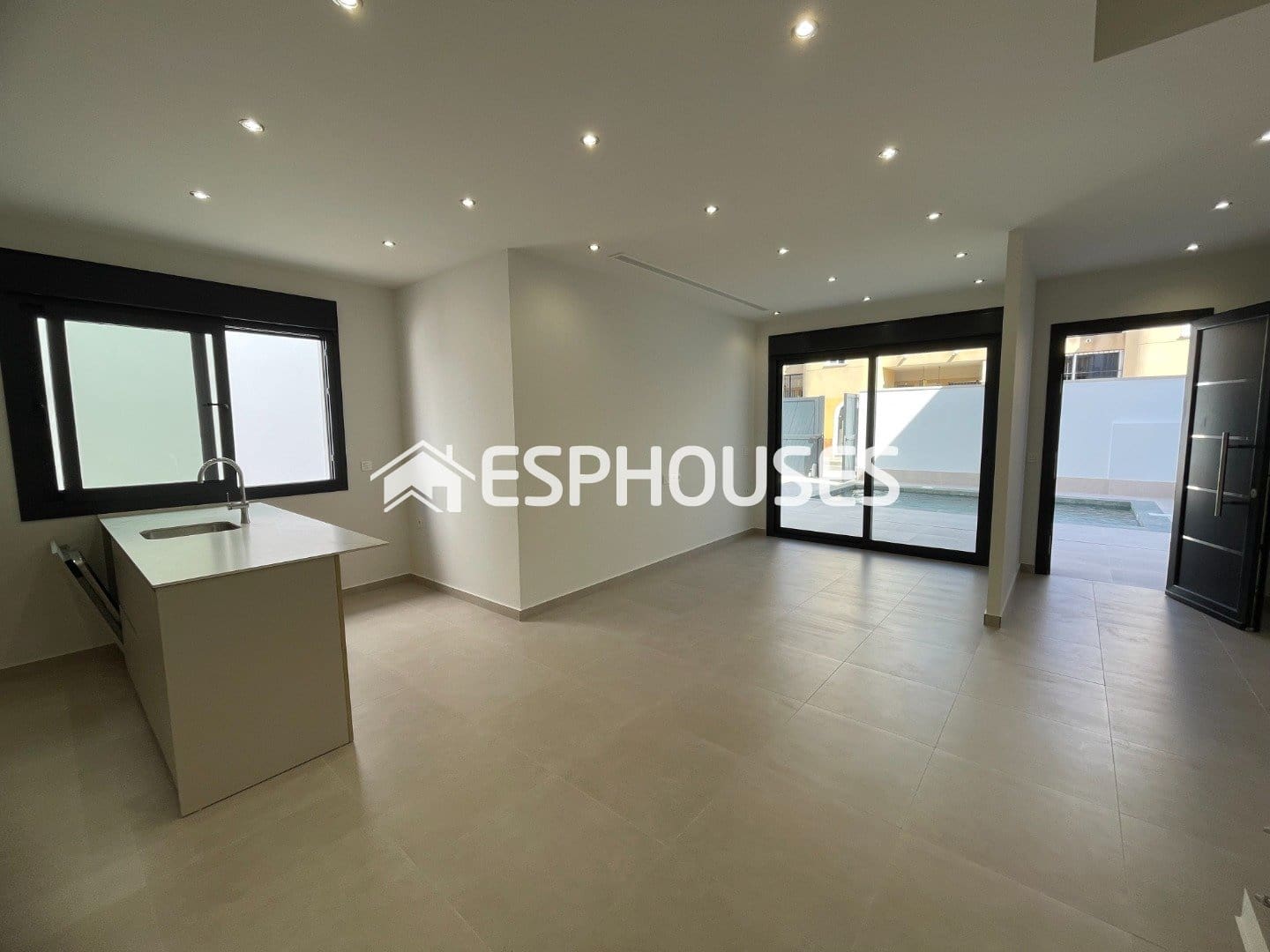 3 bedroom Villa for sale in Almoradi with pool - € 359,900 (Ref: 9444259)