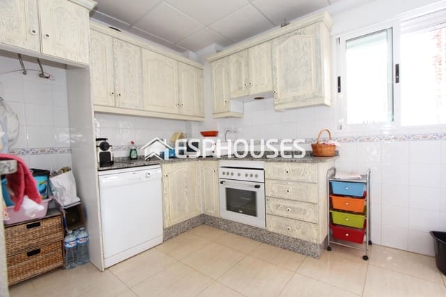 3 makuuhuone Bungalow myytävänä paikassa El Moncayo - El Pòrtic, Guardamar del Segura mukana uima-altaan 
autotalli - 225 000 € (Ref: 9444275)