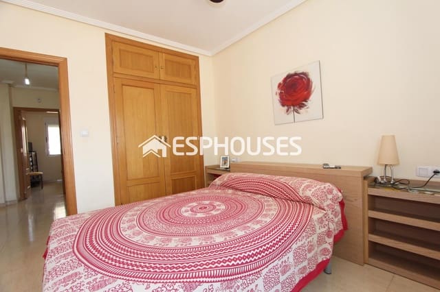 3 makuuhuone Bungalow myytävänä paikassa El Moncayo - El Pòrtic, Guardamar del Segura mukana uima-altaan 
autotalli - 225 000 € (Ref: 9444275)