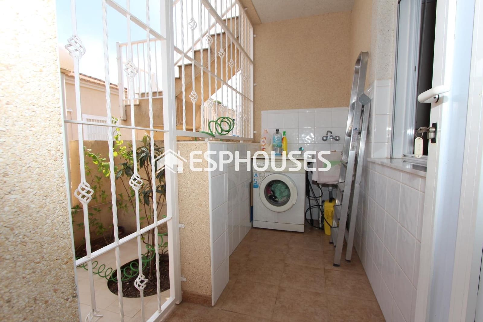 3 chambre Bungalow à vendre à Guardamar del Segura avec piscine garage - 225 000 € (Ref: 9444275)