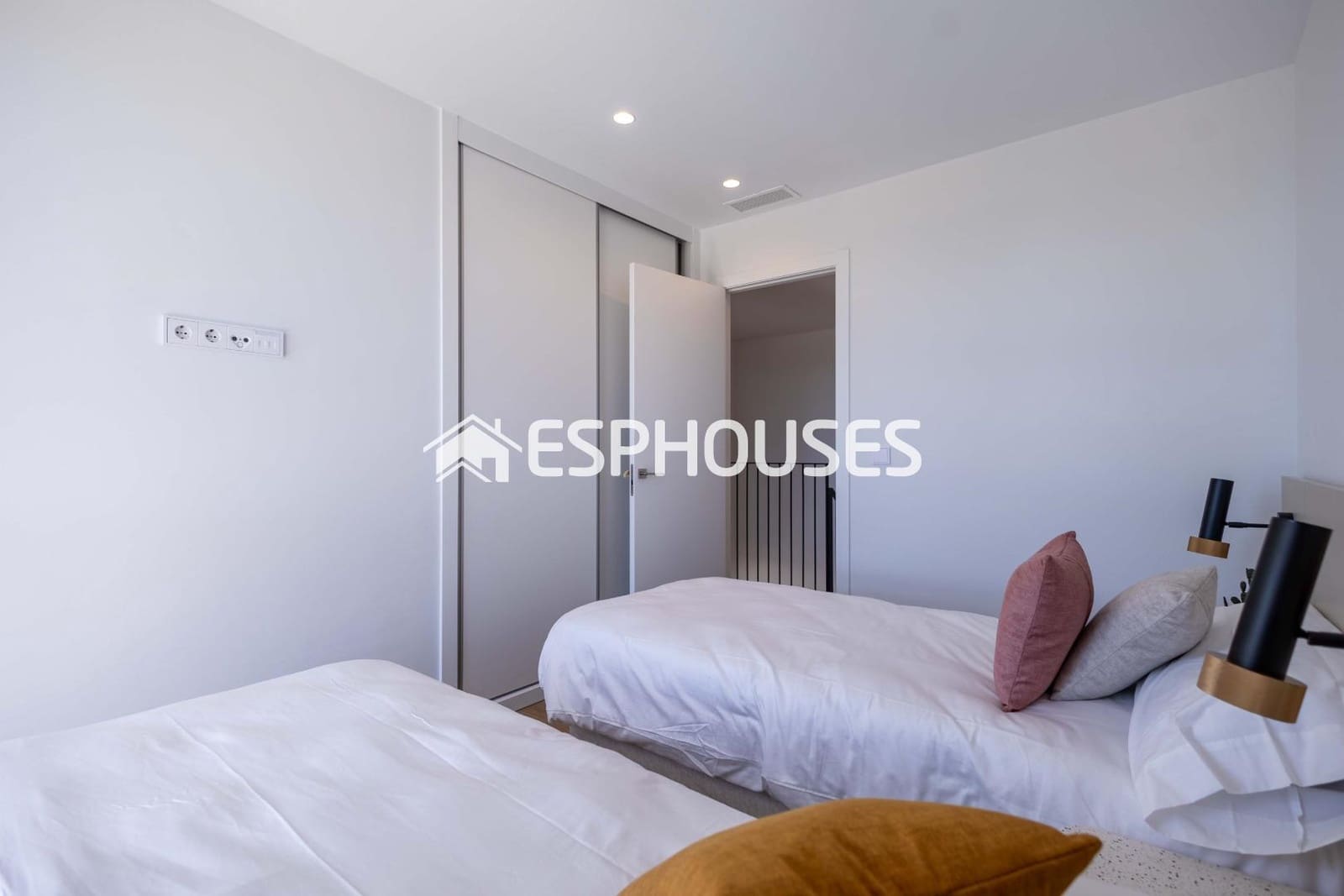 3 slaapkamer Villa te koop in Polop met zwembad garage - € 670.000 (Ref: 9444279)