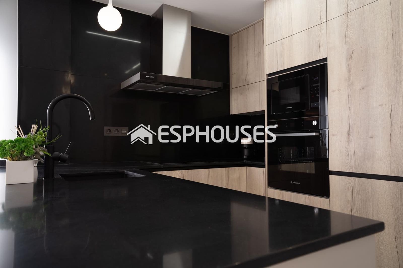 Apartamento de 3 habitaciones en Pilar de la Horadada en venta con piscina garaje - 305.000 € (Ref: 9444299)