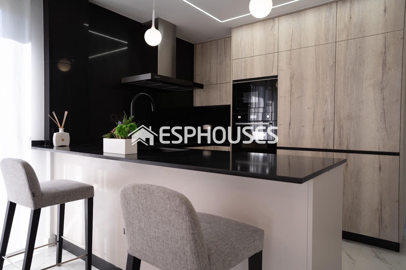 Apartamento de 3 habitaciones en Pilar de la Horadada en venta con piscina garaje - 305.000 € (Ref: 9444299)