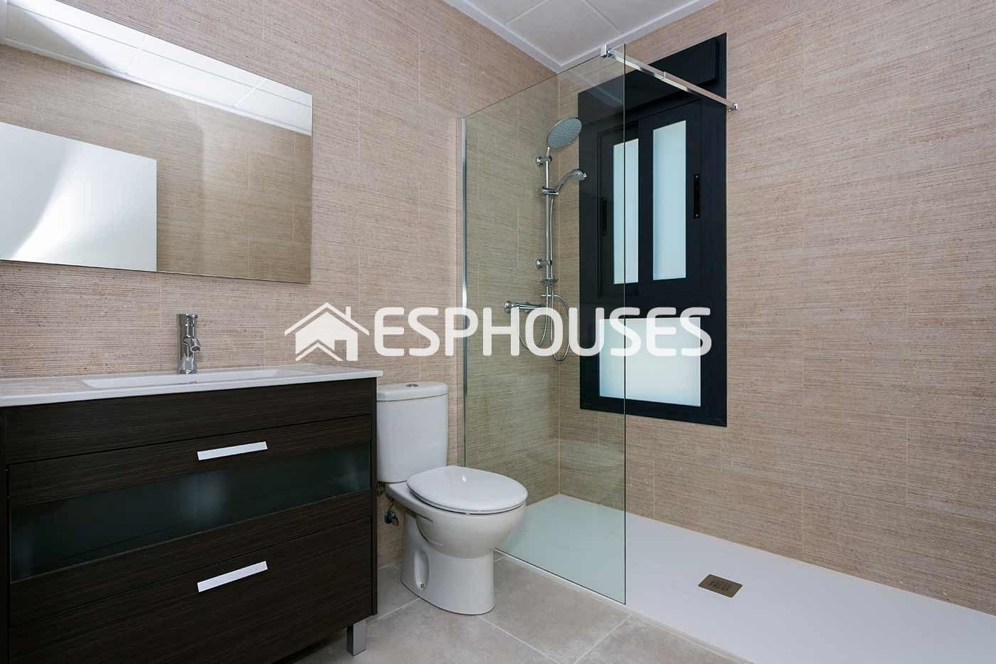 3 bedroom Townhouse for sale in Daya Nueva with pool - € 365,000 (Ref: 9444341)