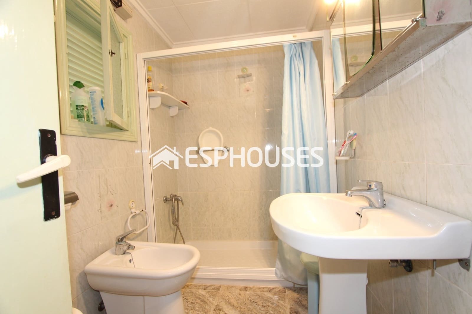 4 chambre Maison de Ville à vendre à Guardamar del Segura - 189 990 € (Ref: 9444345)