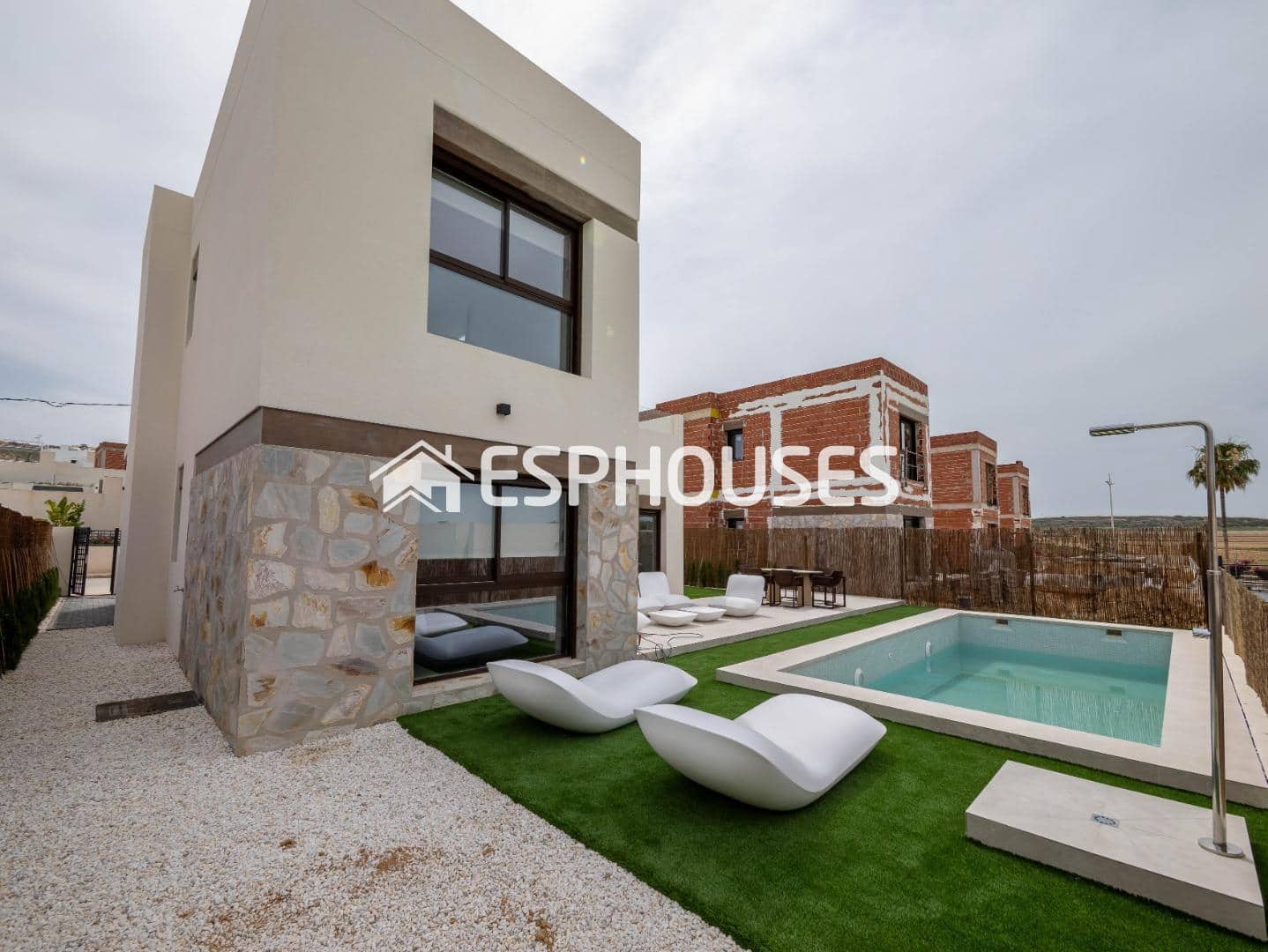 Chalet de 3 habitaciones en Algorfa en venta con piscina garaje - 478.000 € (Ref: 9444353)