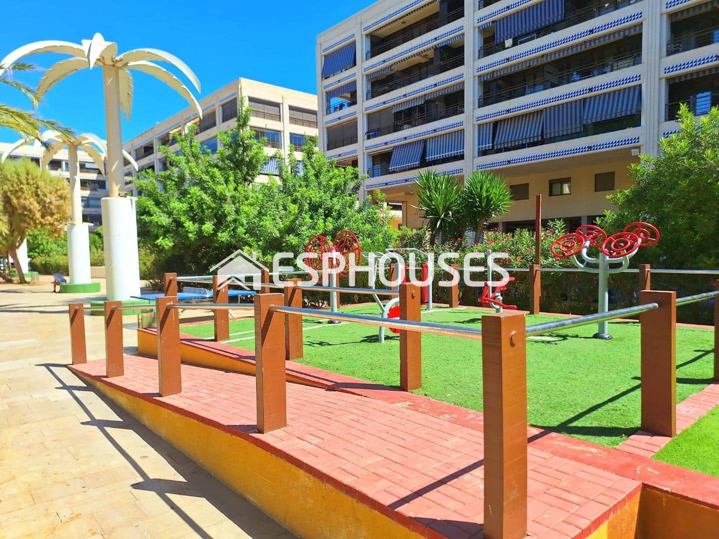 Apartamento de 2 habitaciones en Guardamar del Segura en venta con garaje - 230.000 € (Ref: 9444355)