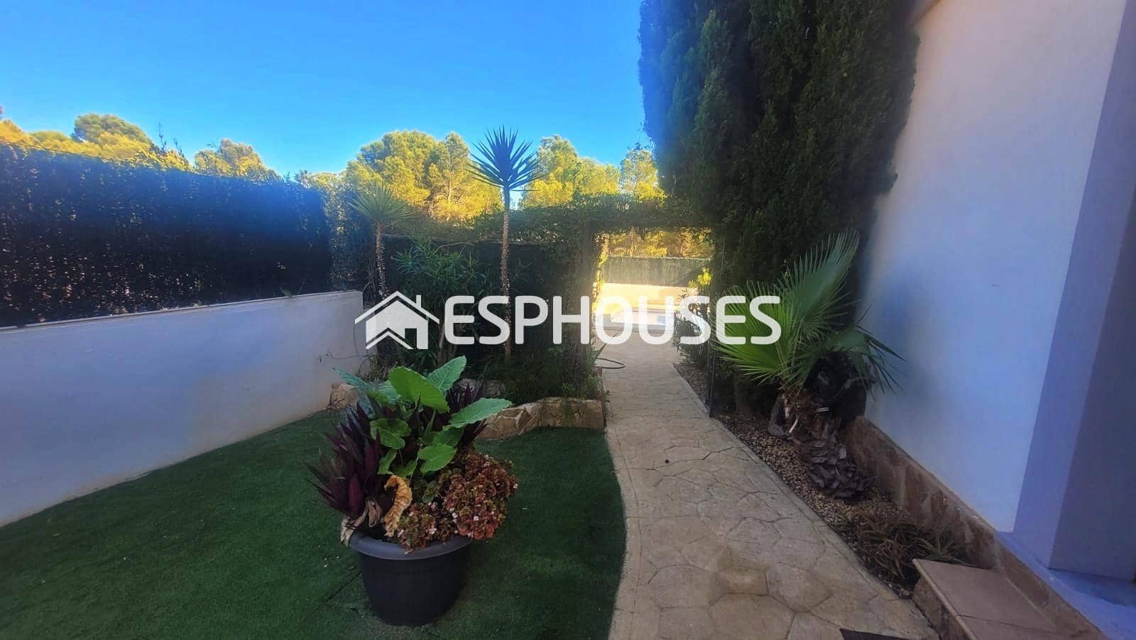 3 bedroom Villa for sale in Finestrat with pool - € 625,000 (Ref: 9444361)