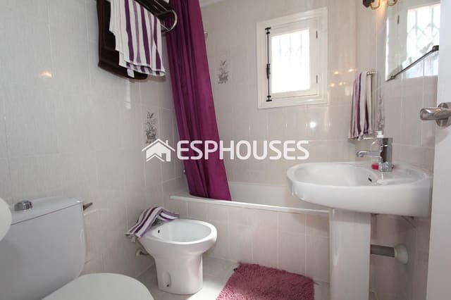 3 makuuhuone Bungalow myytävänä paikassa El Moncayo, Guardamar del Segura mukana uima-altaan 
autotalli - 169 000 € (Ref: 9444376)