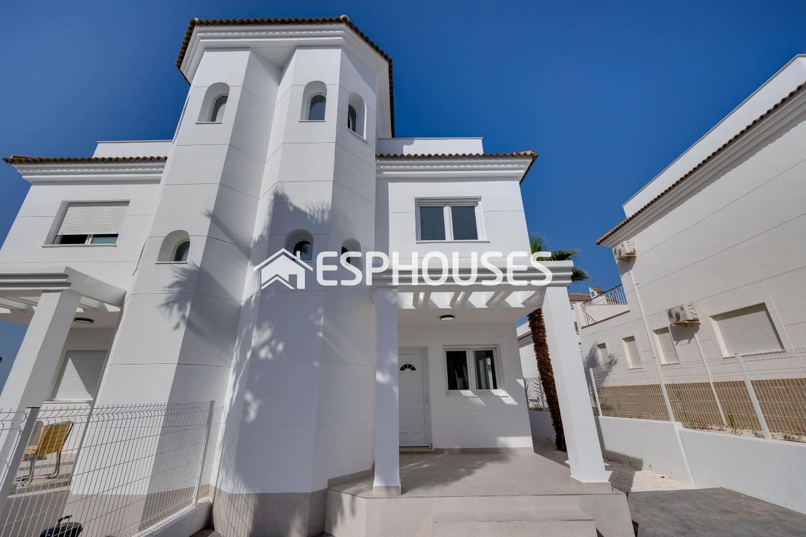 3 Zimmer Villa zu verkaufen in San Fulgencio mit Pool Garage - 275.000 € (Ref: 9444387)