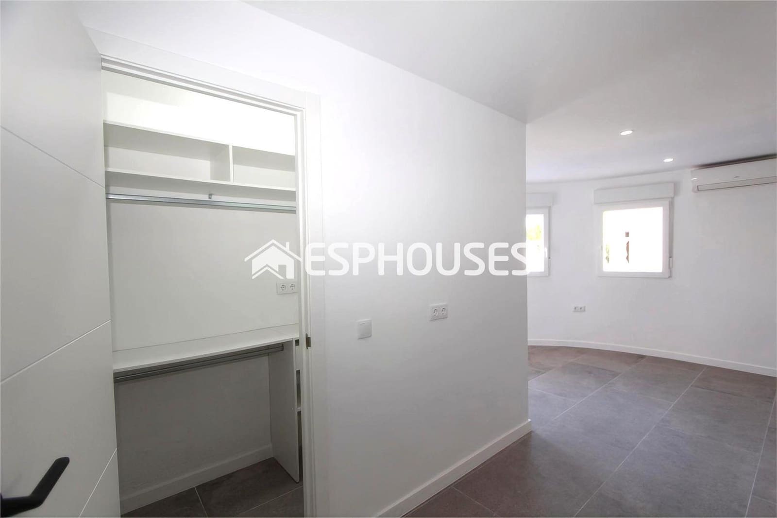 Chalet de 3 habitaciones en Rojales en venta con piscina garaje - 515.000 € (Ref: 9444396)