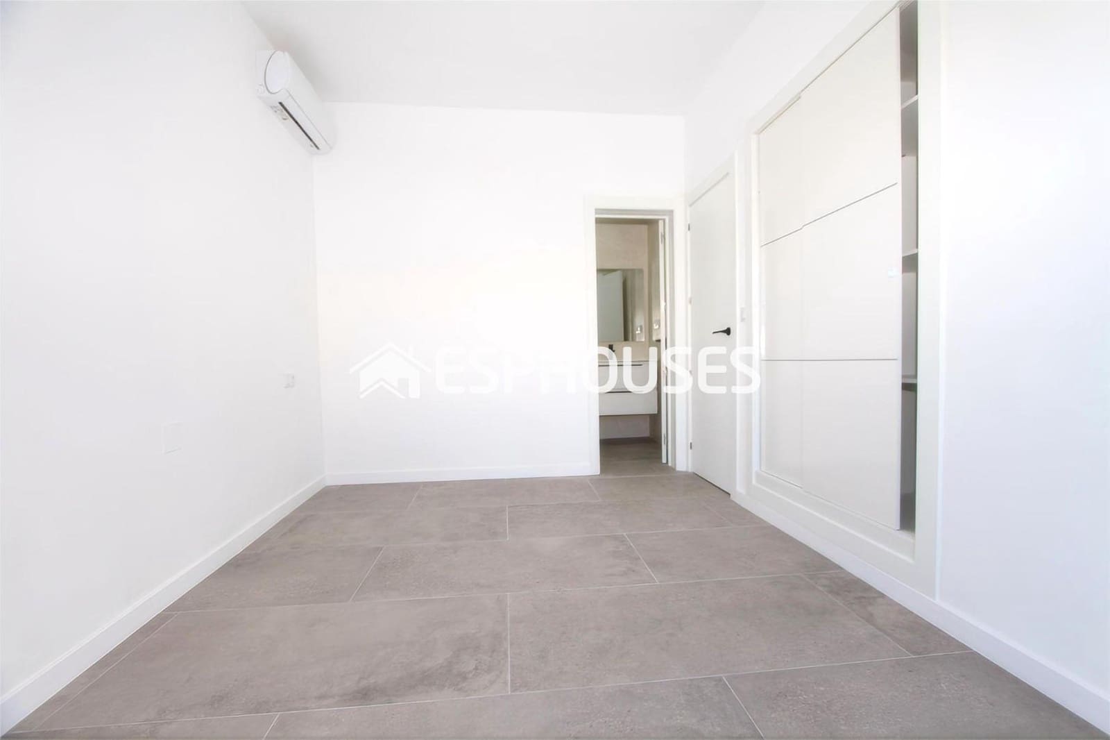 Chalet de 3 habitaciones en Rojales en venta con piscina garaje - 515.000 € (Ref: 9444396)