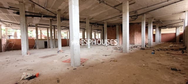Comercial para venda em Guardamar Playa, Guardamar del Segura - 950 000 € (Ref: 9444397)