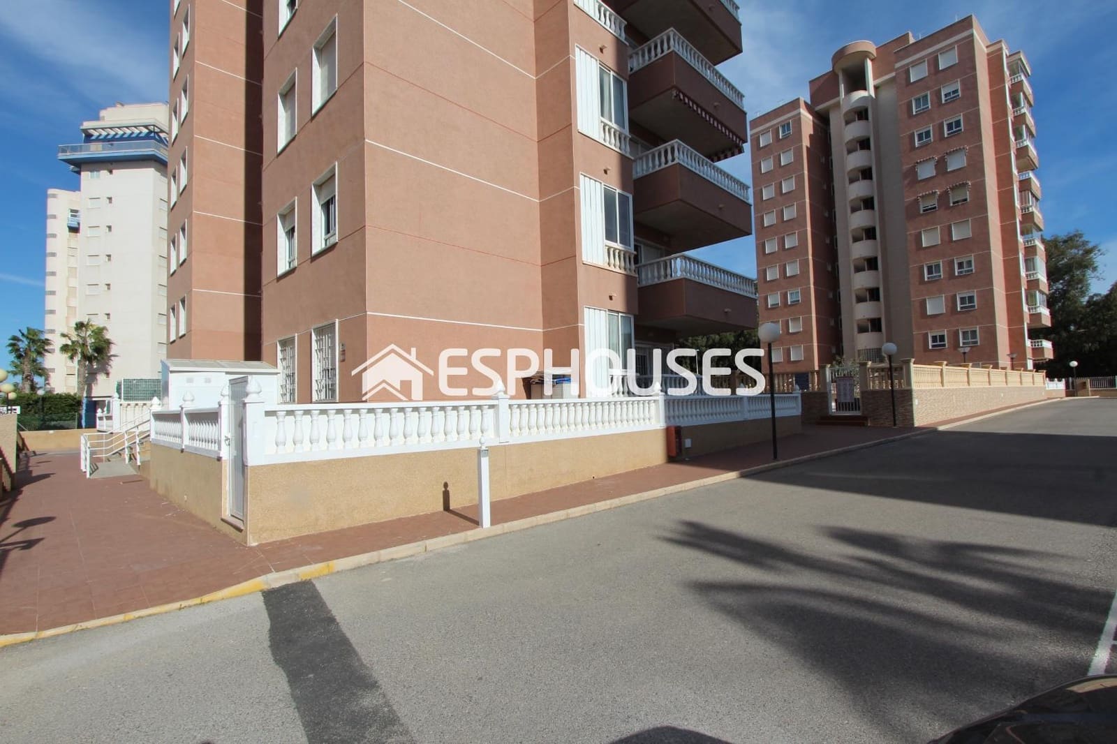 4 bedroom Apartment for sale in Guardamar del Segura with pool garage - € 198,000 (Ref: 9444444)
