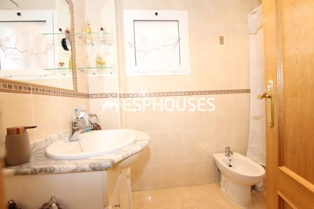 Apartamento de 4 habitaciones en Puerto Deportivo, Guardamar del Segura en venta con piscina - 198.000 € (Ref: 9444444)