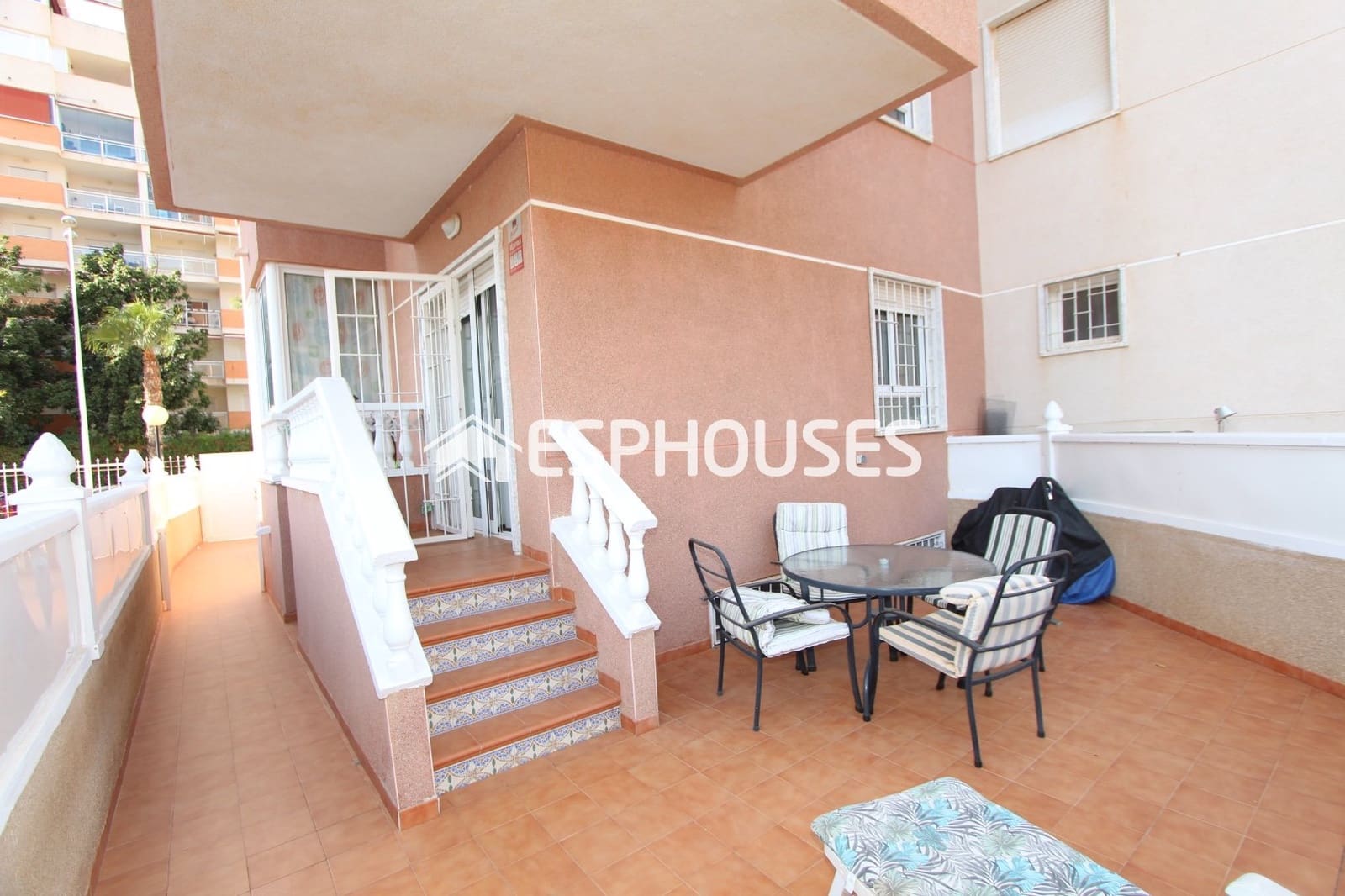 4 soveværelse Lejlighed til salg i Guardamar del Segura med swimmingpool - € 198.000 (Ref: 9444444)