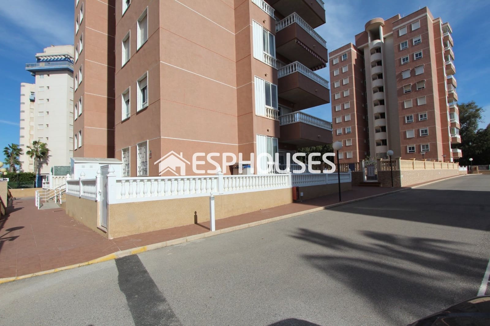 4 soveværelse Lejlighed til salg i Guardamar del Segura med swimmingpool - € 198.000 (Ref: 9444444)