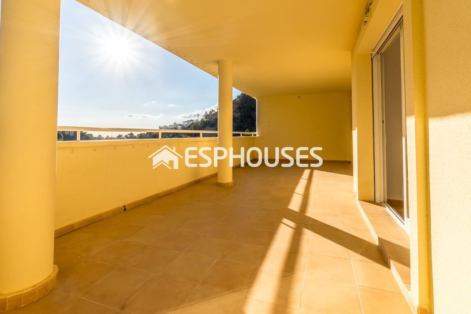 Apartamento de 3 habitaciones en Altea en venta con piscina garaje - 355.000 € (Ref: 9444446)