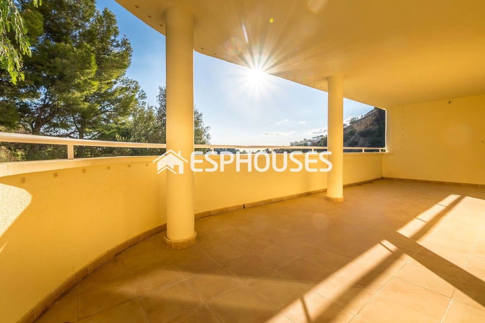 Apartamento de 3 habitaciones en Altea en venta con piscina garaje - 355.000 € (Ref: 9444446)