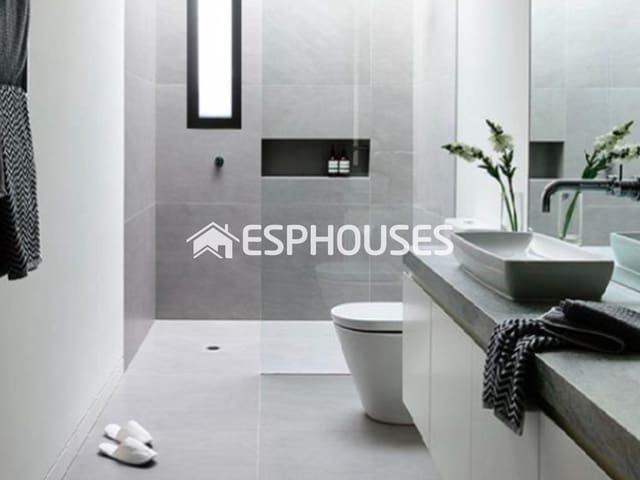 3 soveværelse Penthouse til salg i Las Piscinas Naturales, Torrevieja med swimmingpool - € 464.000 (Ref: 9444989)