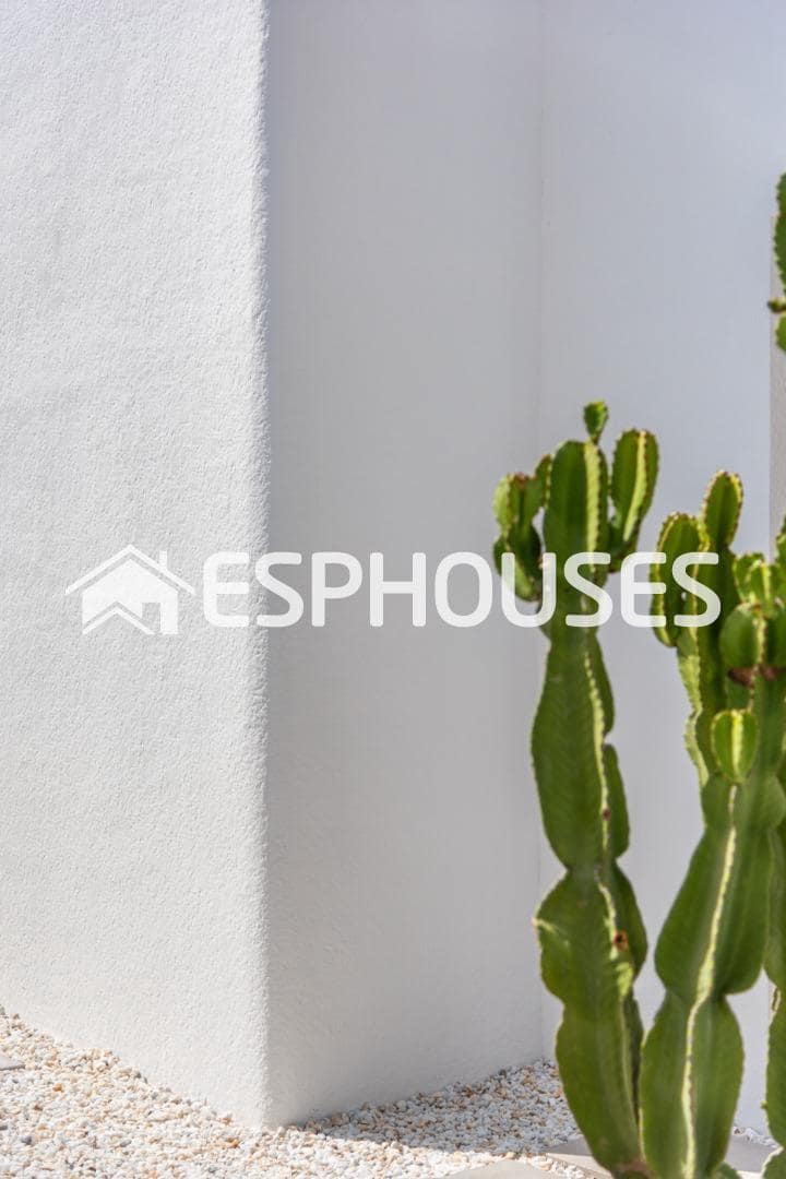 3 soverom Villa til salgs i Los Alcazares med svømmebasseng garasje - € 399 900 (Ref: 9444996)