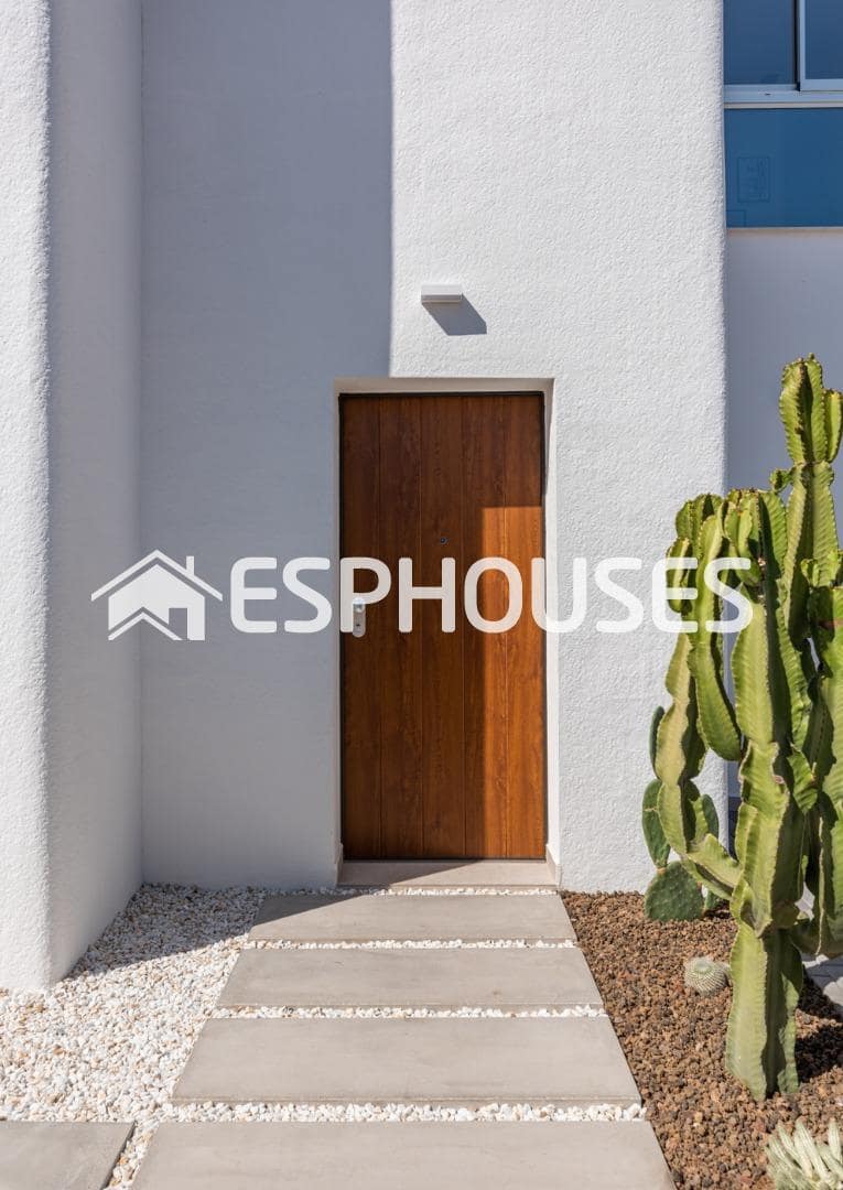 3 soverom Villa til salgs i Los Alcazares med svømmebasseng garasje - € 399 900 (Ref: 9444996)