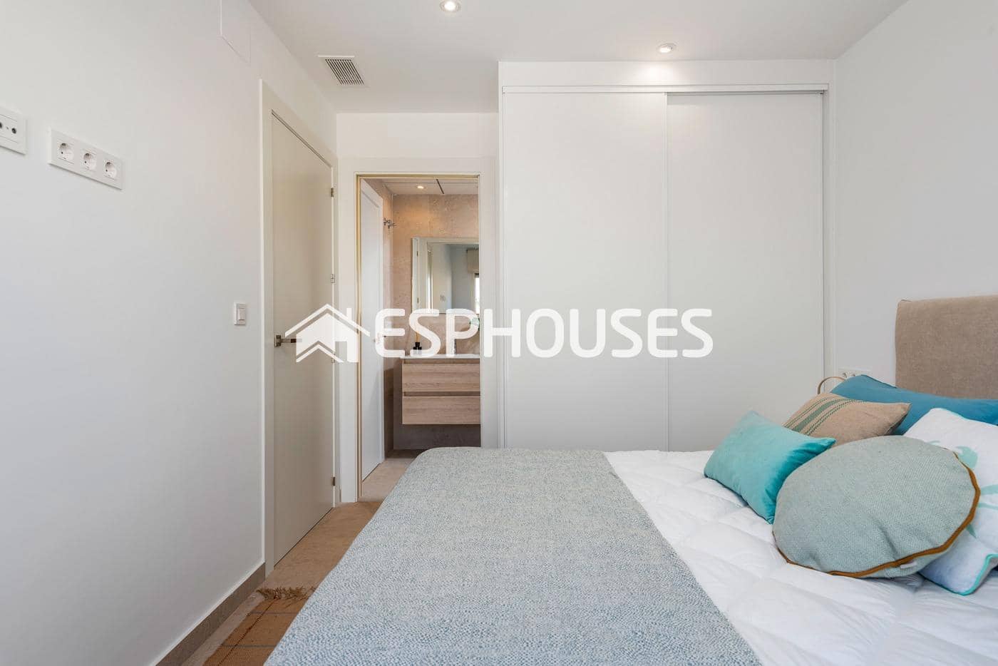 3 soverom Villa til salgs i Los Alcazares med svømmebasseng garasje - € 399 900 (Ref: 9444996)