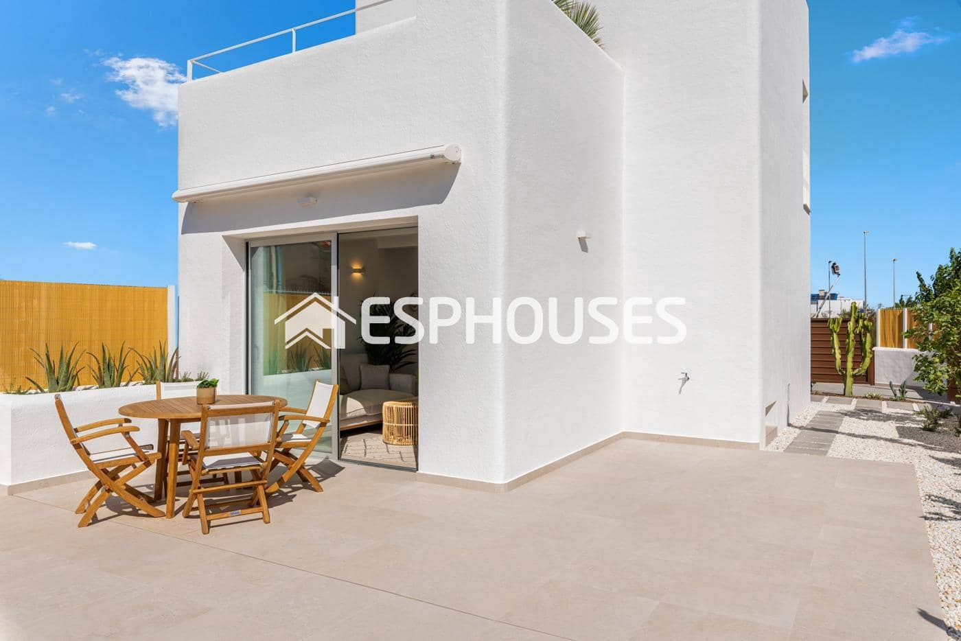 3 soverom Villa til salgs i Los Alcazares med svømmebasseng garasje - € 399 900 (Ref: 9444996)