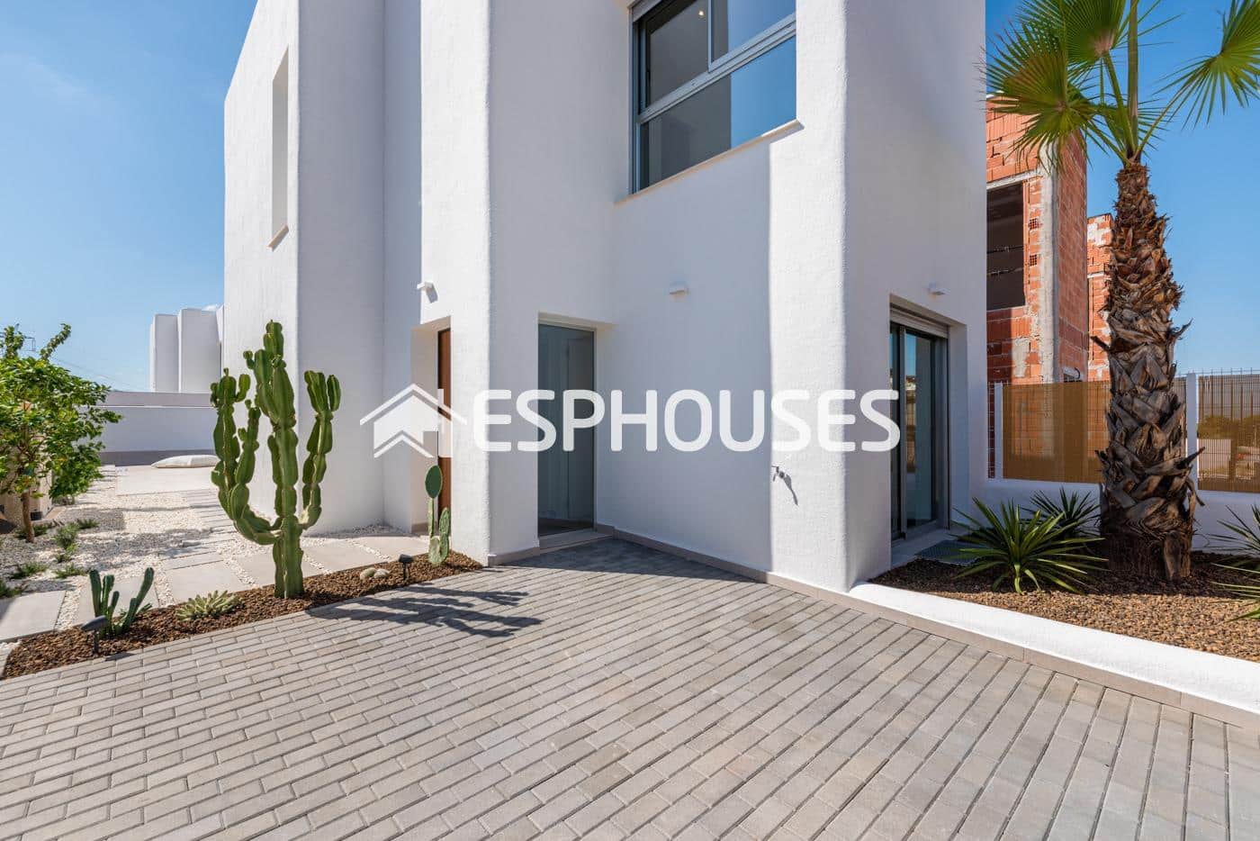 3 soverom Villa til salgs i Los Alcazares med svømmebasseng garasje - € 399 900 (Ref: 9444996)