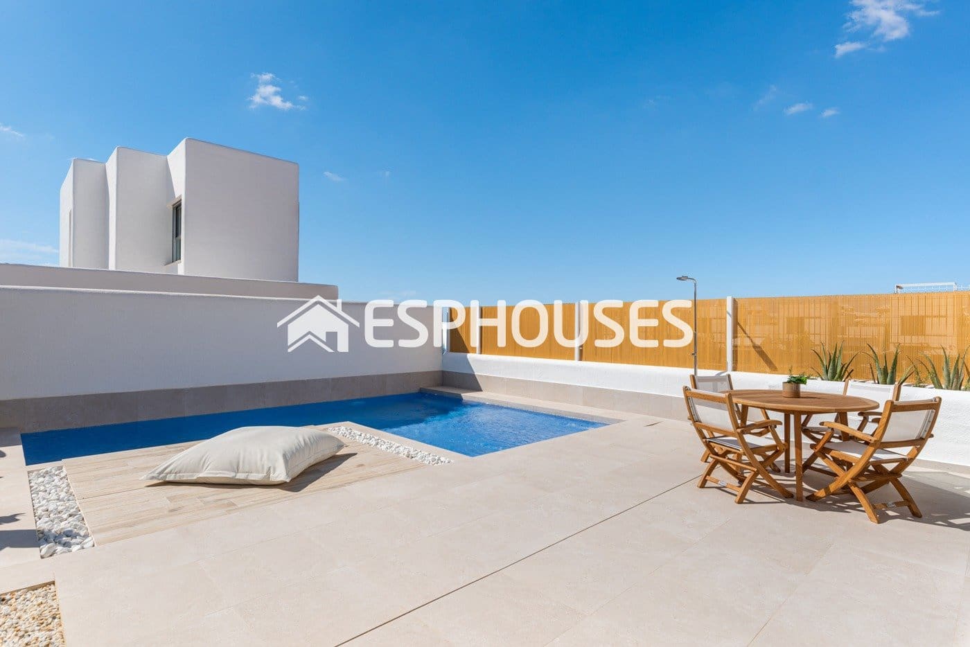 3 bedroom Villa for sale in Los Alcazares with pool - € 399,900 (Ref: 9444996)