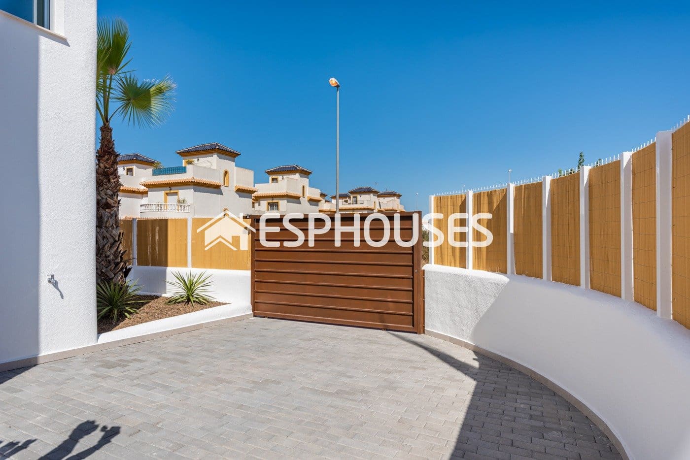 3 bedroom Villa for sale in Los Alcazares with pool - € 399,900 (Ref: 9444996)