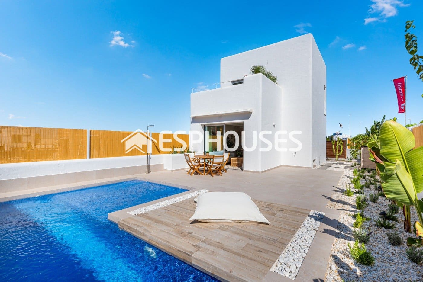 3 bedroom Villa for sale in Los Alcazares with pool - € 399,900 (Ref: 9444996)