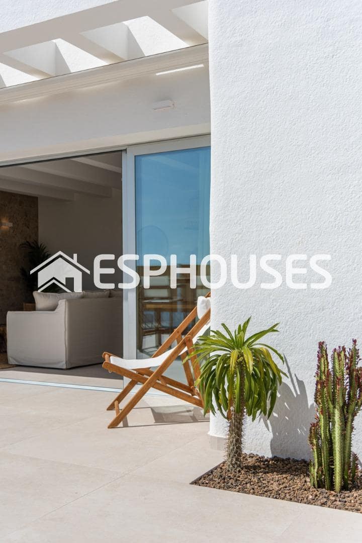 Chalet de 3 habitaciones en Dolores en venta con piscina garaje - 429.900 € (Ref: 9444998)