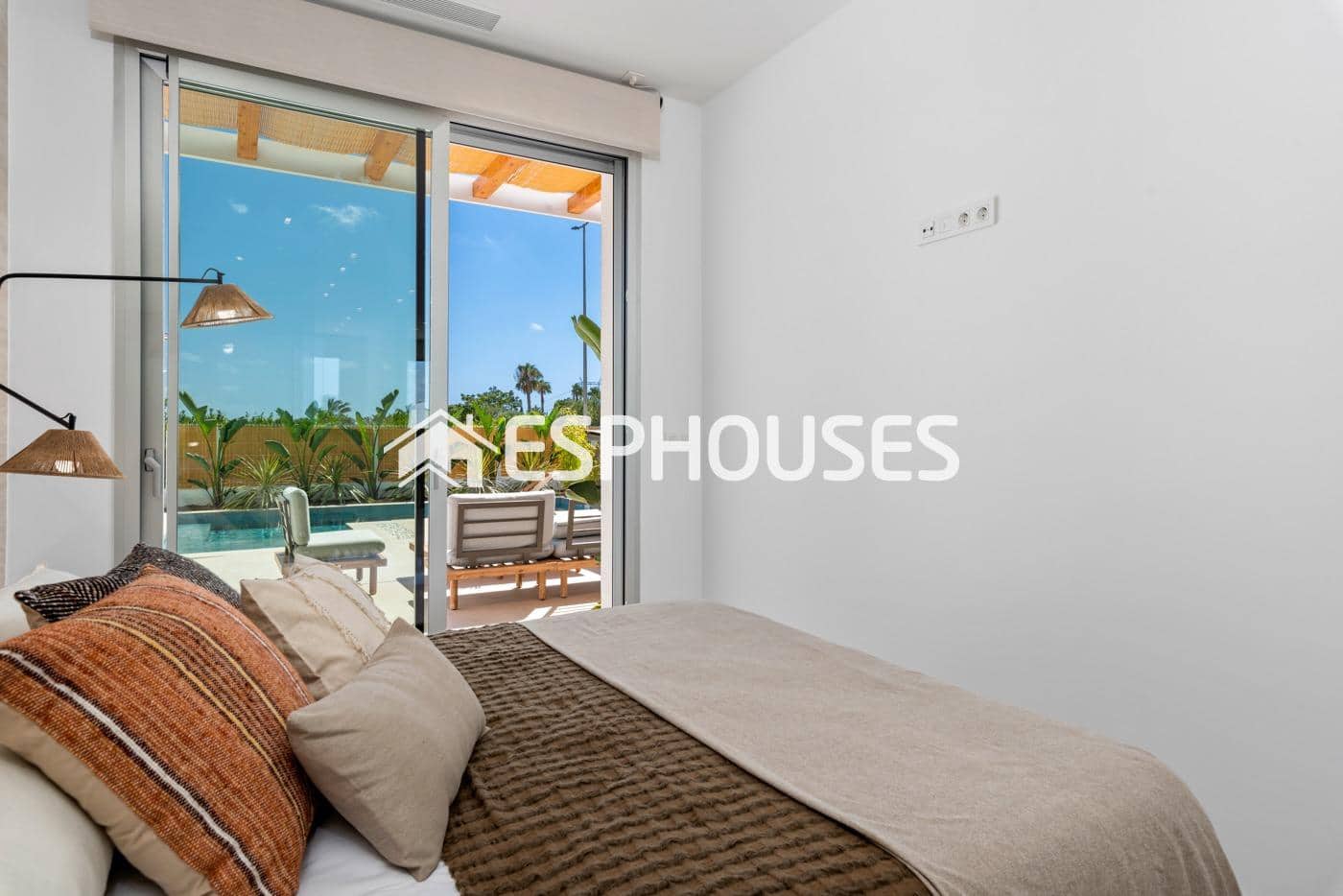 Chalet de 3 habitaciones en Benijófar en venta con piscina garaje - 569.900 € (Ref: 9444999)