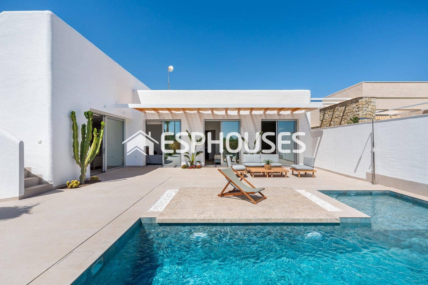 Chalet de 3 habitaciones en Benijófar en venta con piscina garaje - 569.900 € (Ref: 9444999)