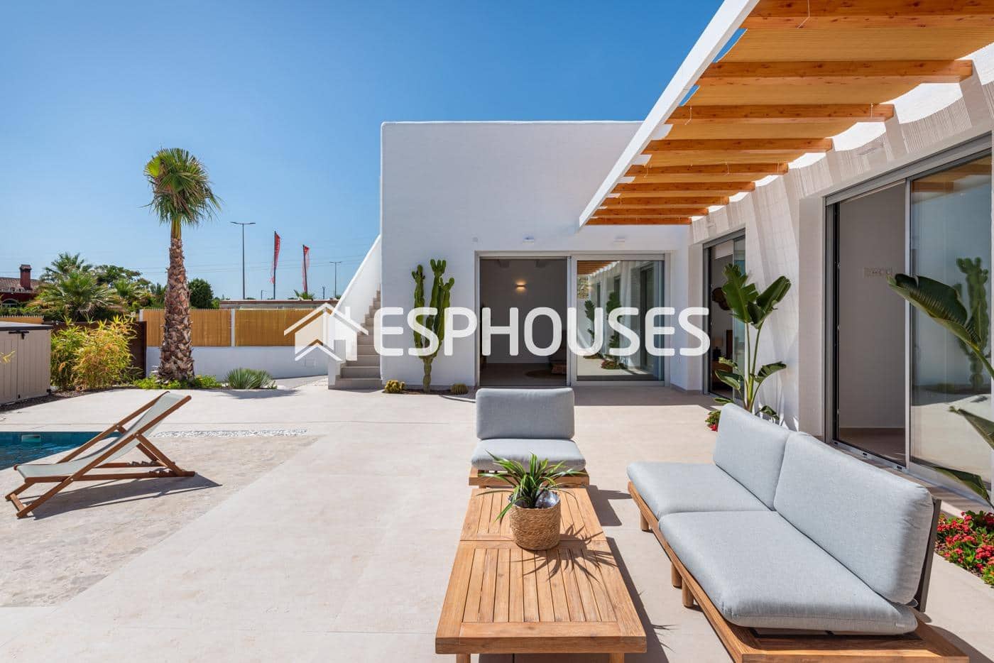 Chalet de 3 habitaciones en Benijófar en venta con piscina garaje - 569.900 € (Ref: 9444999)