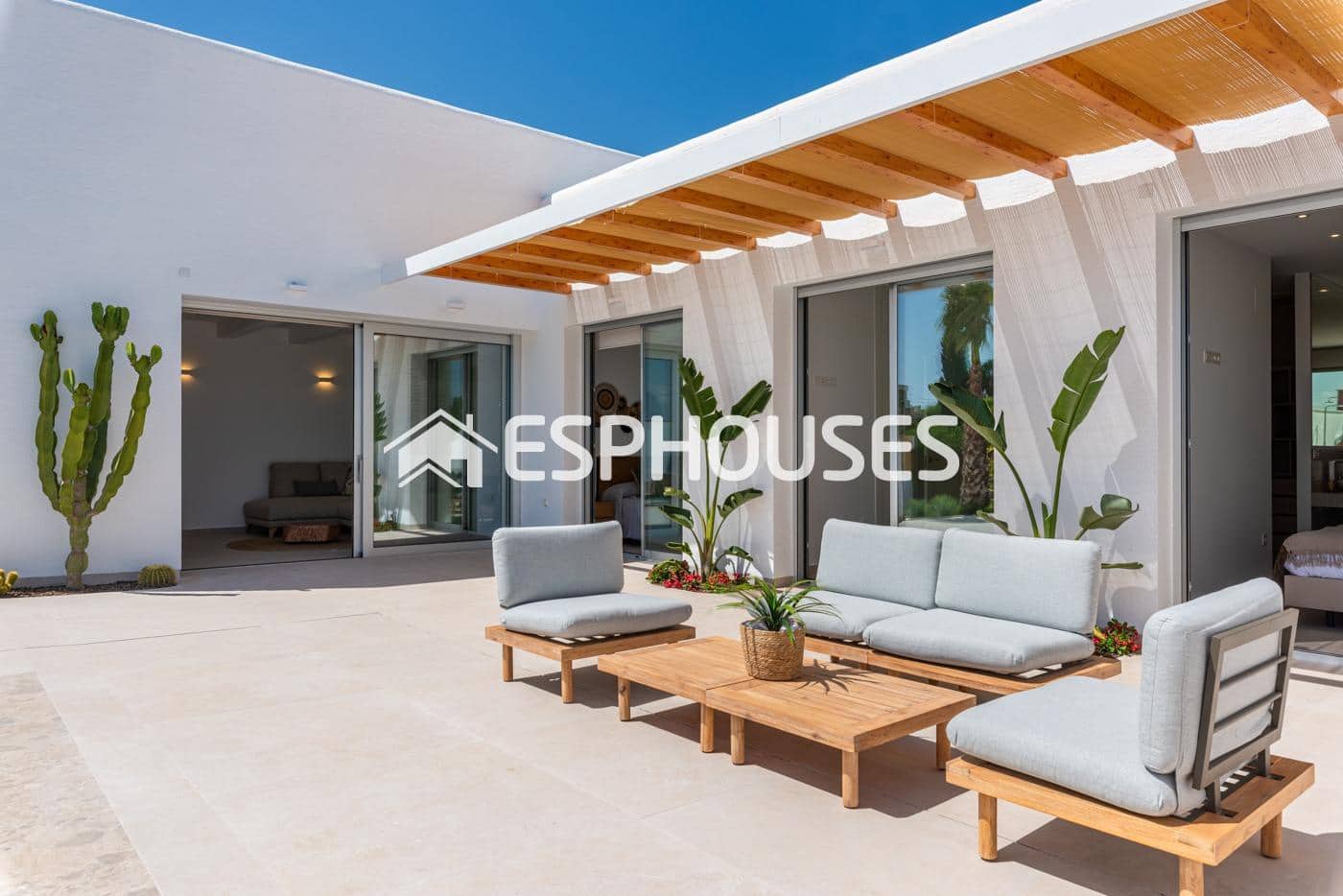 Chalet de 3 habitaciones en Benijófar en venta con piscina garaje - 569.900 € (Ref: 9444999)