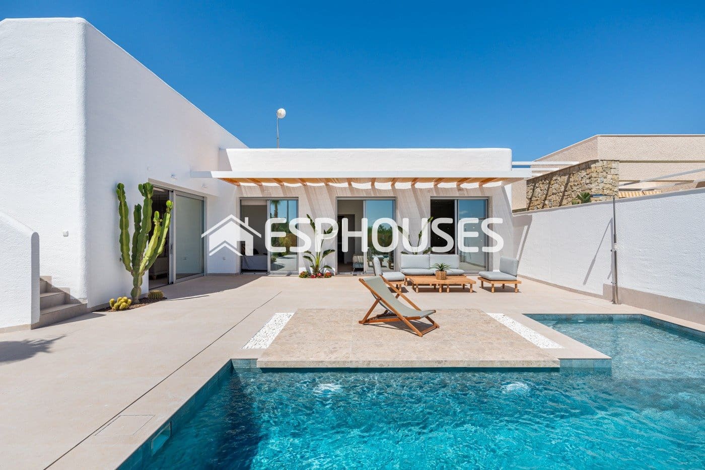 3 bedroom Villa for sale in Benijofar with pool - € 569,900 (Ref: 9444999)